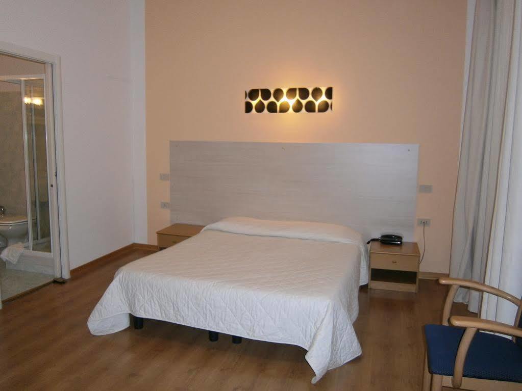Hotel Alabarda Триест Стая снимка