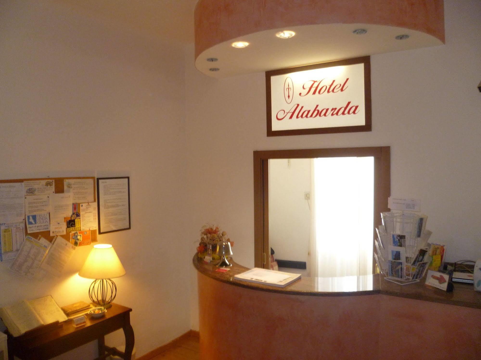 Hotel Alabarda Триест Интериор снимка