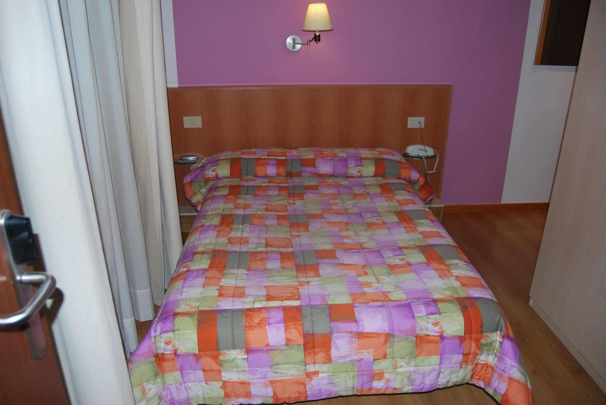 Hotel Alabarda Триест Екстериор снимка