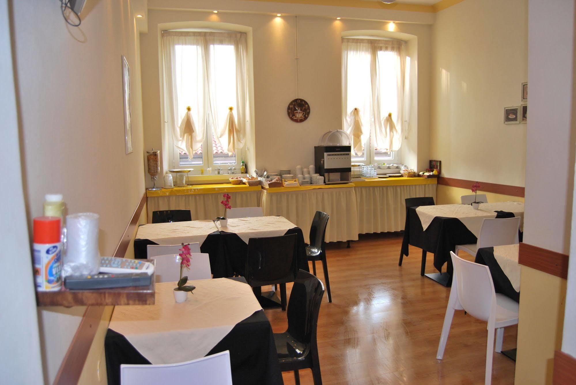 Hotel Alabarda Триест Екстериор снимка