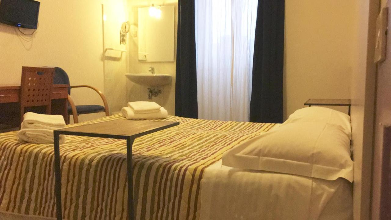 Hotel Alabarda Триест Екстериор снимка
