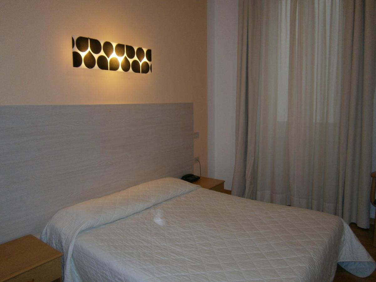 Hotel Alabarda Триест Екстериор снимка