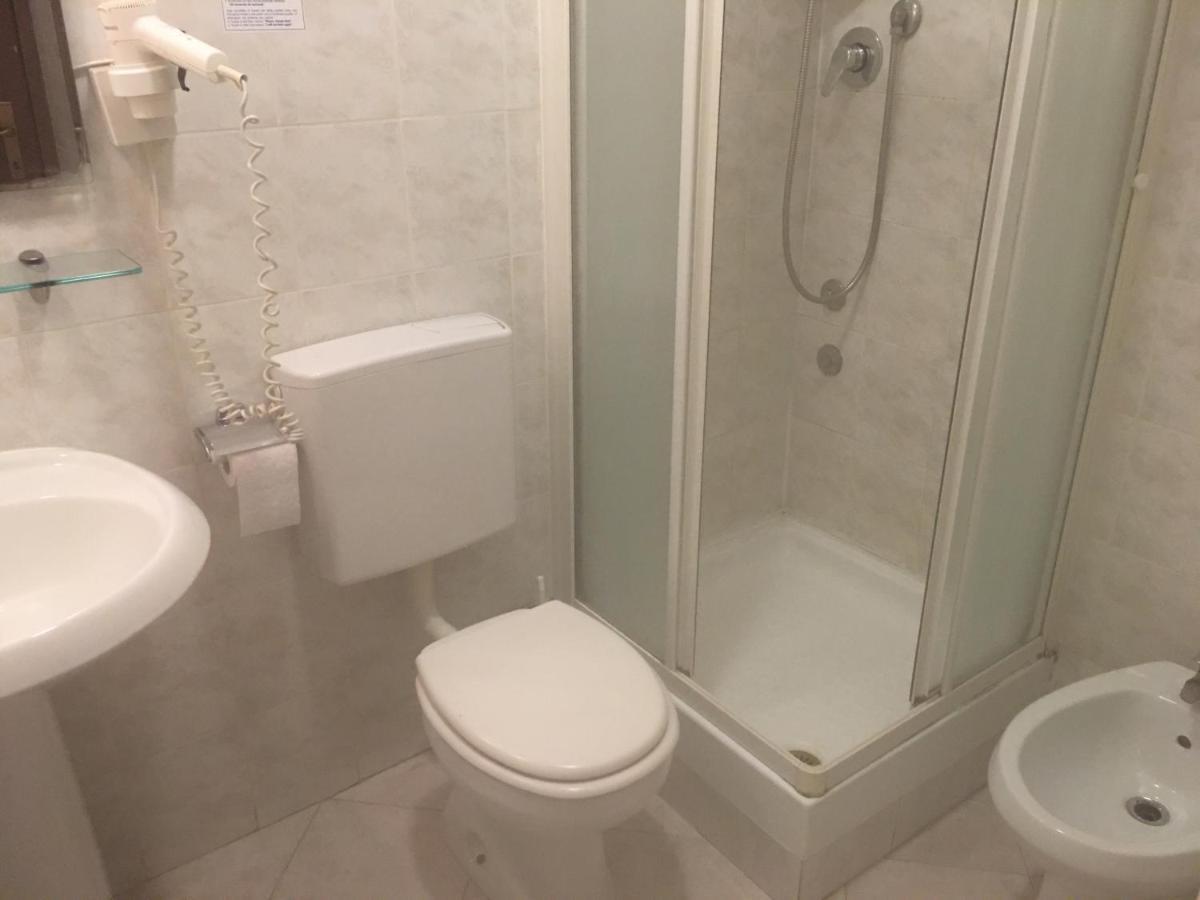 Hotel Alabarda Триест Екстериор снимка