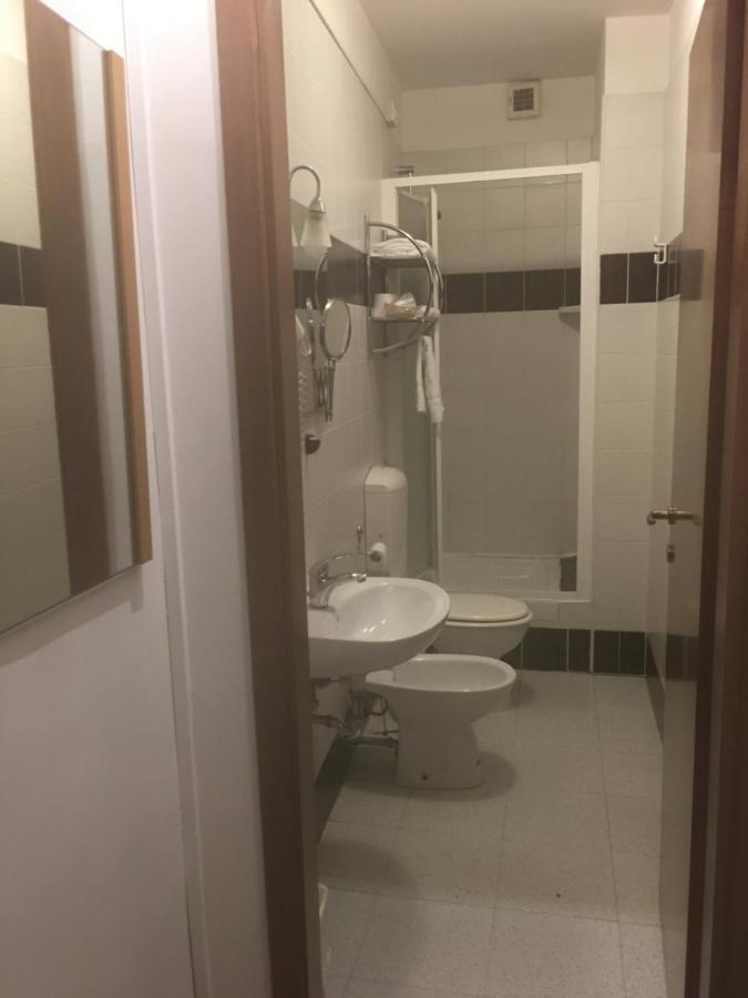 Hotel Alabarda Триест Екстериор снимка
